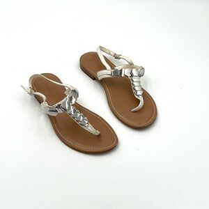 BCBGeneration White Blayre Flat Sandals Thongs Silver Accents Casual Sexy Size 7